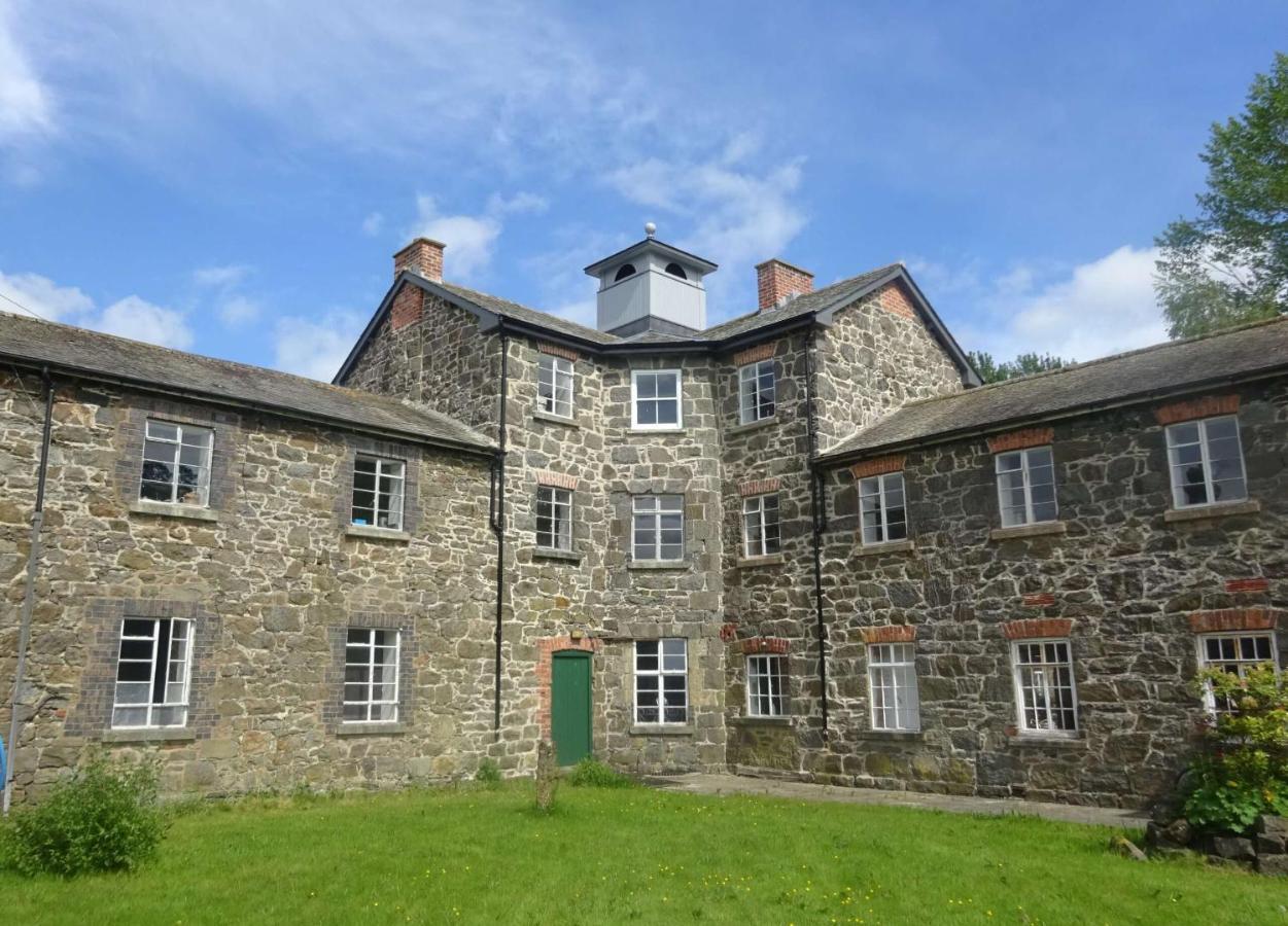 Llanfyllin Workhouse - Y Dolydd Hostel Ngoại thất bức ảnh